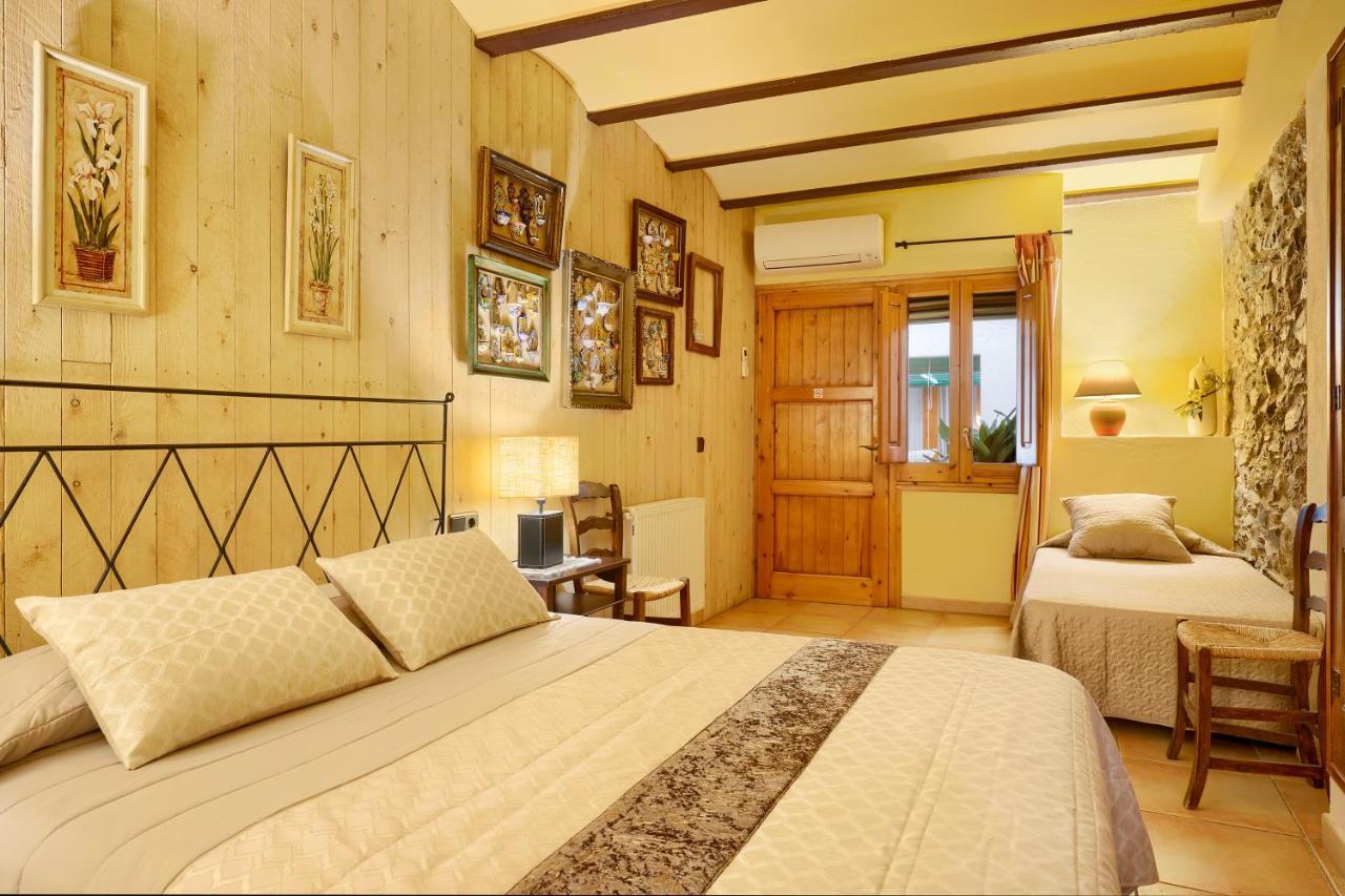 Casa Rural Can Coll Garriguella Kültér fotó
